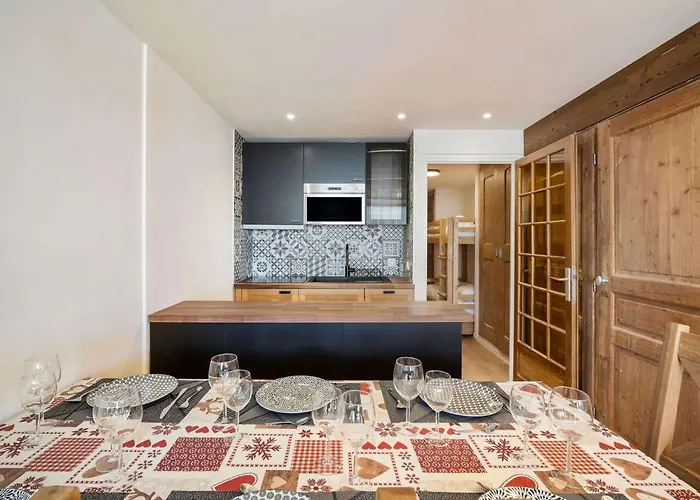 Cozy Renovated With Panoramic Mountain View Apartment *